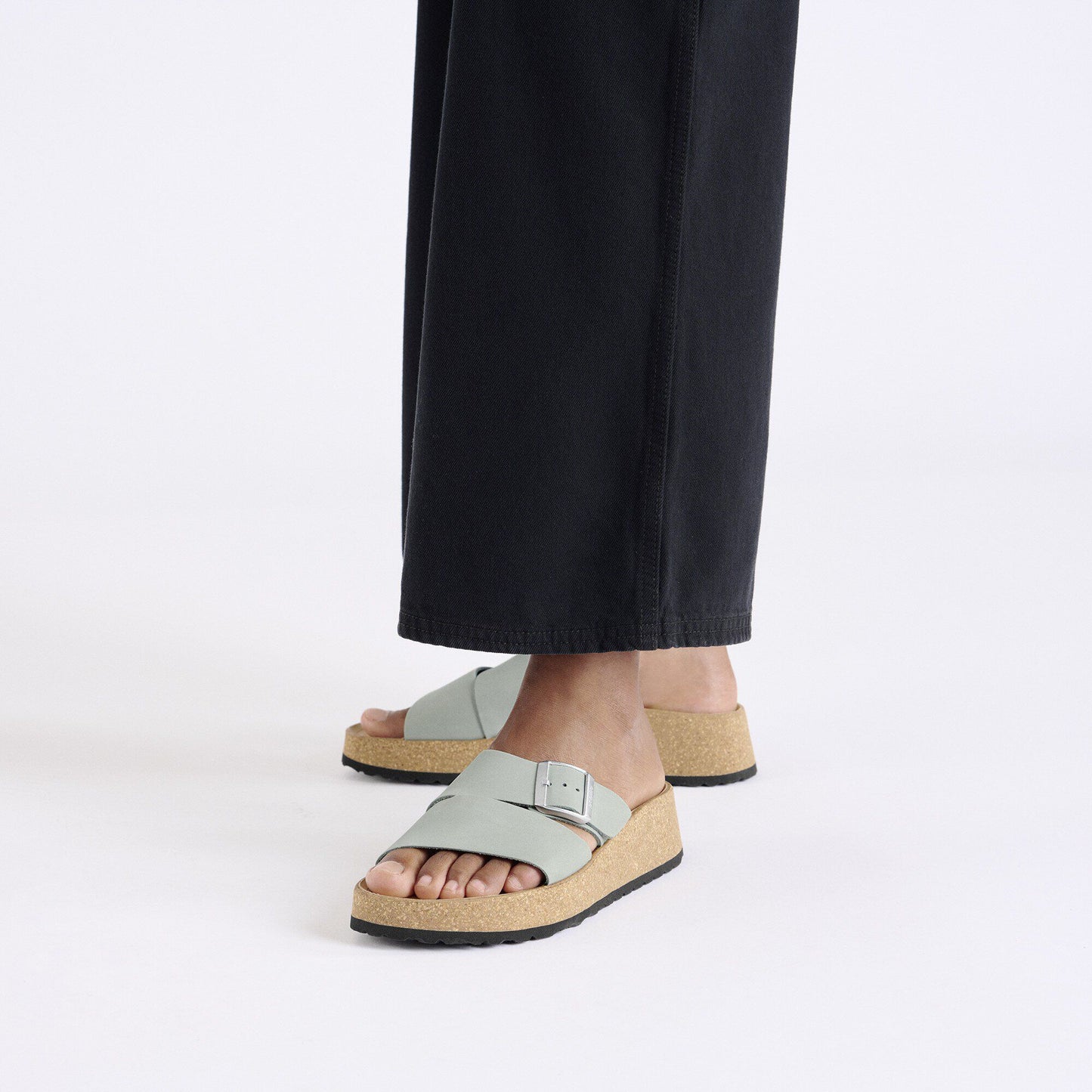 Almina - Image 2